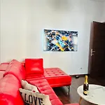 Modern In The Heart Of Appartamento Tirana