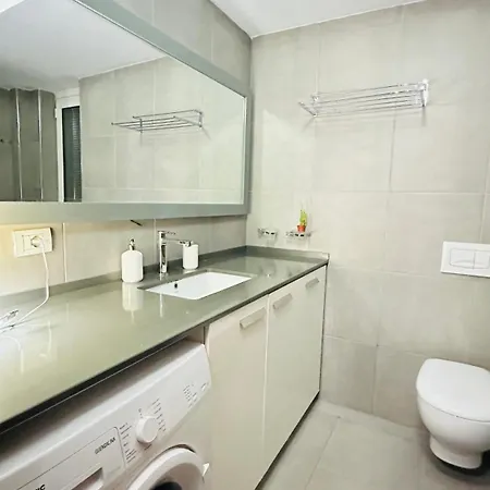 Modern In The Heart Of Apartamento Tirana