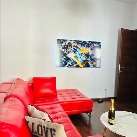 Modern In The Heart Of Apartamento Tirana