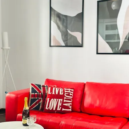 Апартаменты Modern In The Heart Of Тирана
