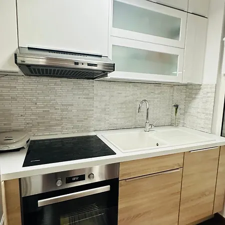 Апартаменты Modern In The Heart Of Тирана
