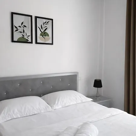 Modern In The Heart Of * 티라나