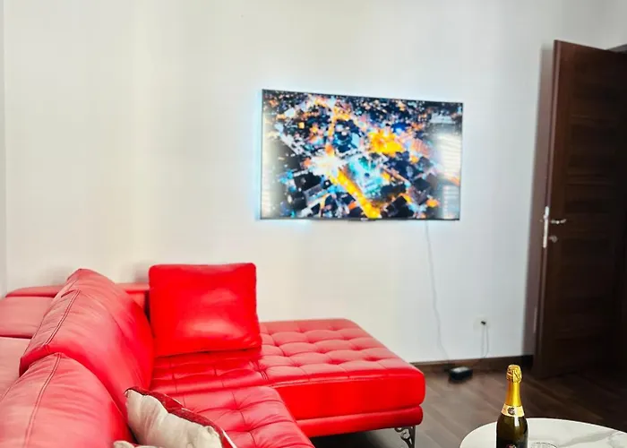 Modern In The Heart Of 아파트 티라나