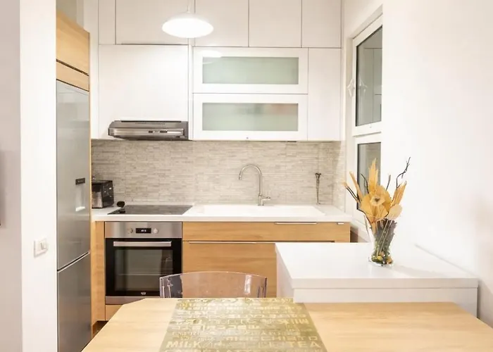 Modern In The Heart Of 아파트 티라나