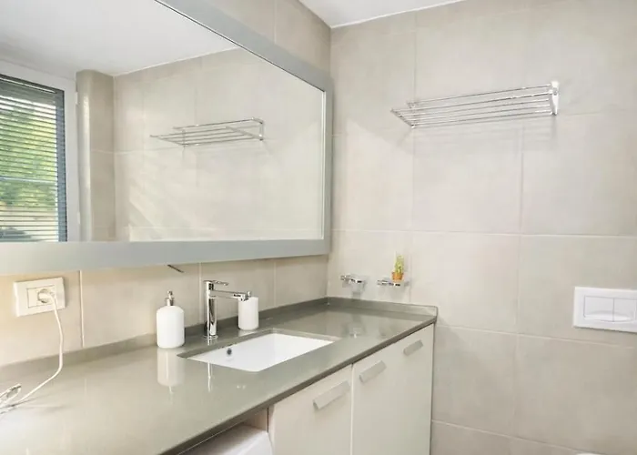 Modern In The Heart Of 티라나